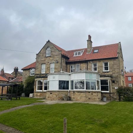 The Fylingdales Inn โรบินฮูดส์เบย์ ภายนอก รูปภาพ
